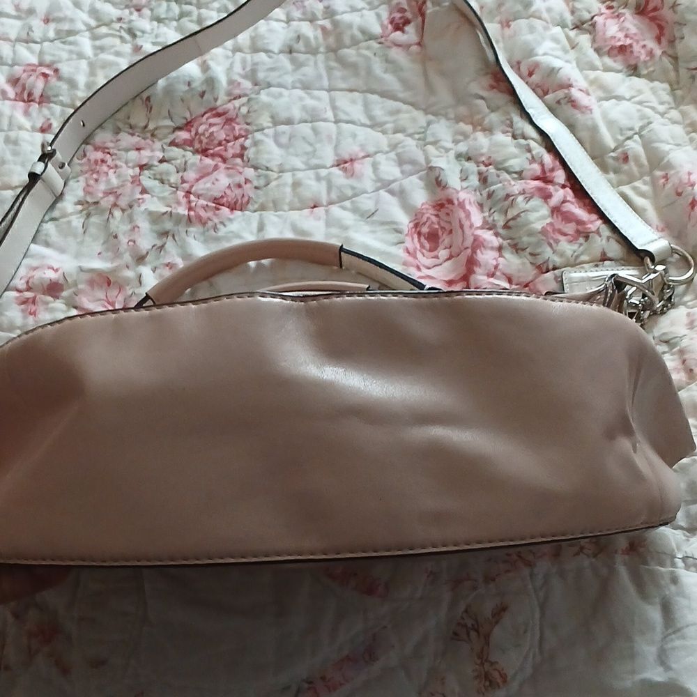 Coach   - Picture 4 of 9